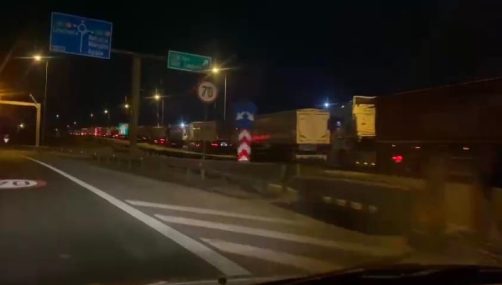 VIDEO Cozi uriașe de camioane la intrarea în portul Agigea