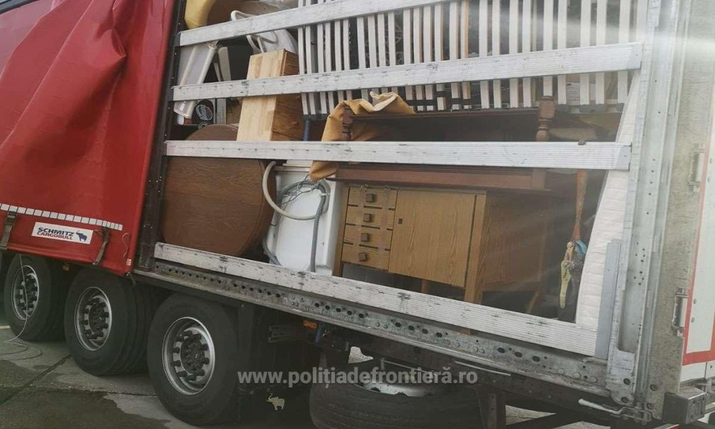 De ce nu a fost lăsat un camion cu mobilă să intre în România?