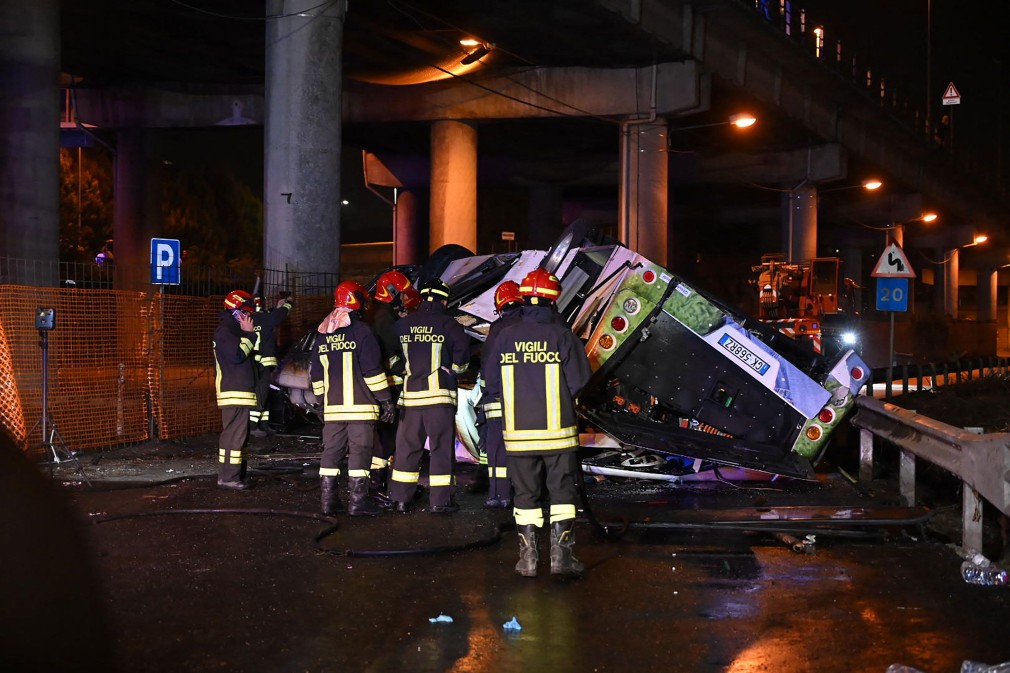 Patru români au murit în accidentul de autocar din Italia
