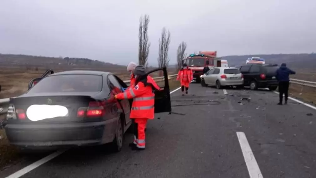 Doi tineri au murit după ce au depășit un camion fără să se asigure