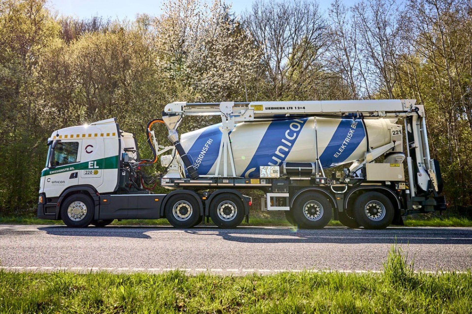 Scania prezintă o soluție complet electrică pentru transportul betonului