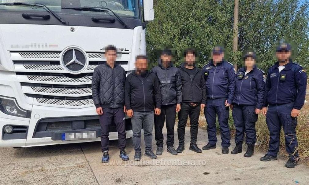 9 irakieni găsiți ascunși într-un camion
