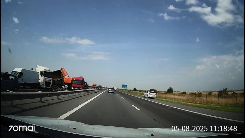 Accident grav între două basculante, un camion și o autoutilitară
