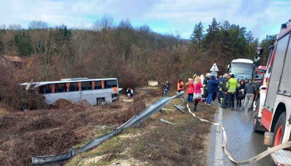 Un autocar cu turişti din România s-a ciocnit cu un camion turcesc în Bulgaria