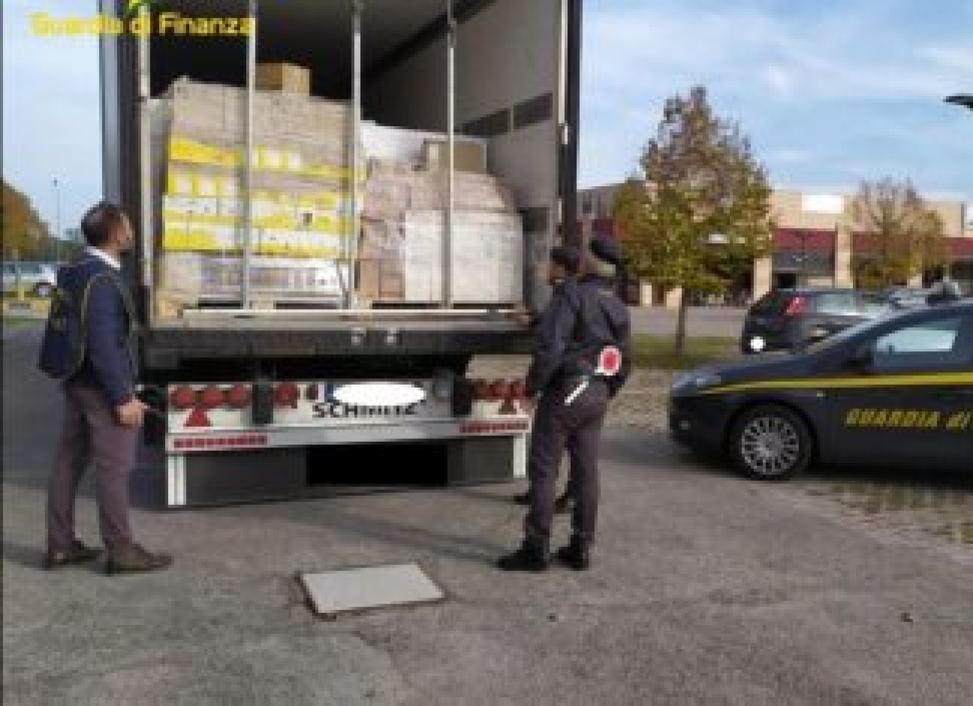 Italia. Camion românesc - 21 de tone de alimente au fost sechestrate