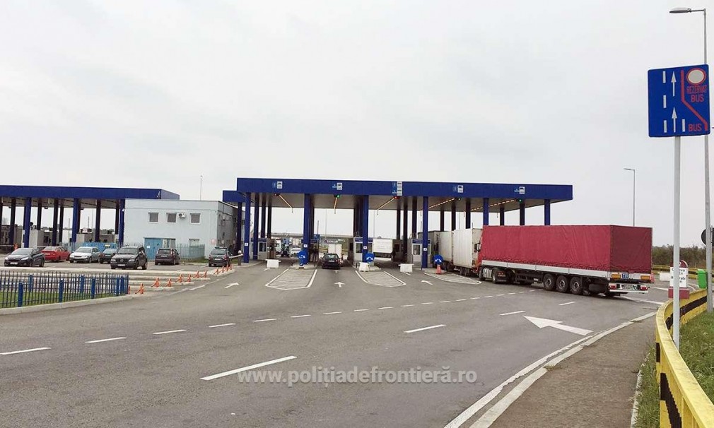 Traficul a fost blocat la frontieră. Un camion cu jucării, în flăcări între Bulgaria și România