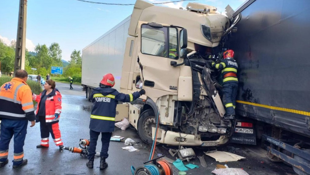 Accident între două camioane. Un șofer bulgar a murit