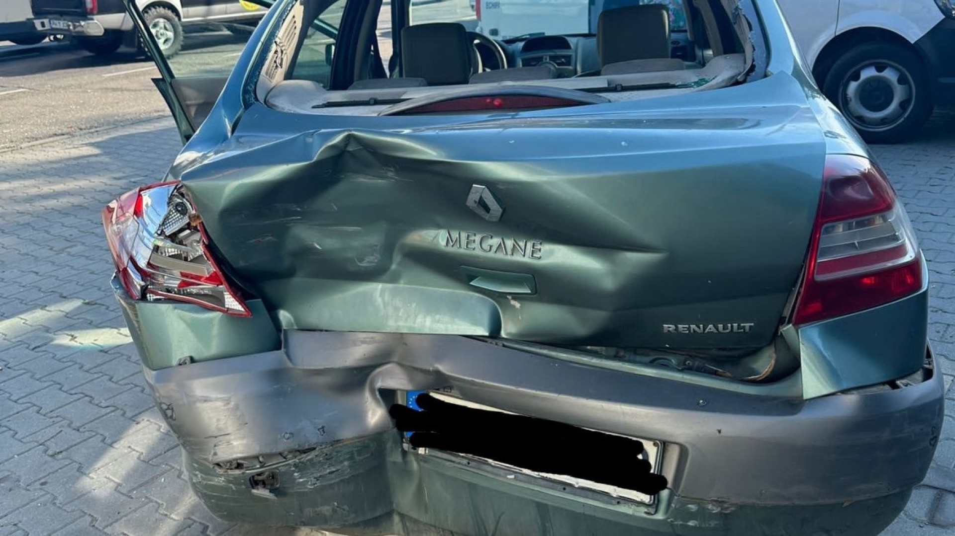 Soț și soție în spital, după un accident de camion
