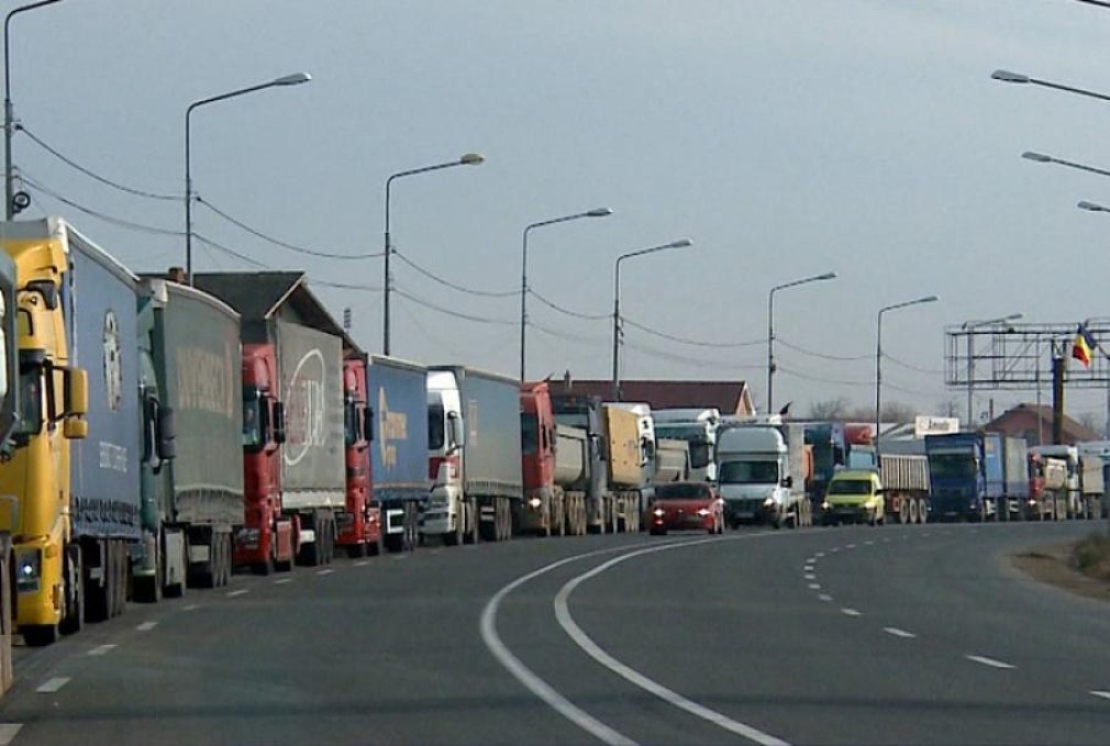 Șoferii de camion așteaptă și 9 ore în mai multe puncte de frontieră