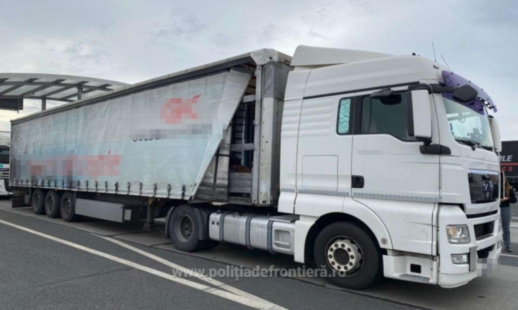 13.600 de camioane au trecut frontiera României