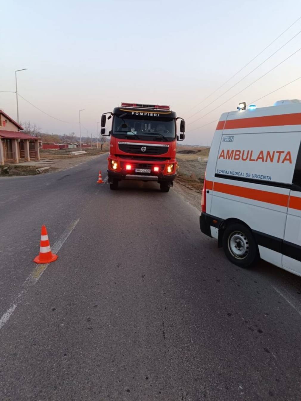 Un autoturism s-a izbit violent de camion