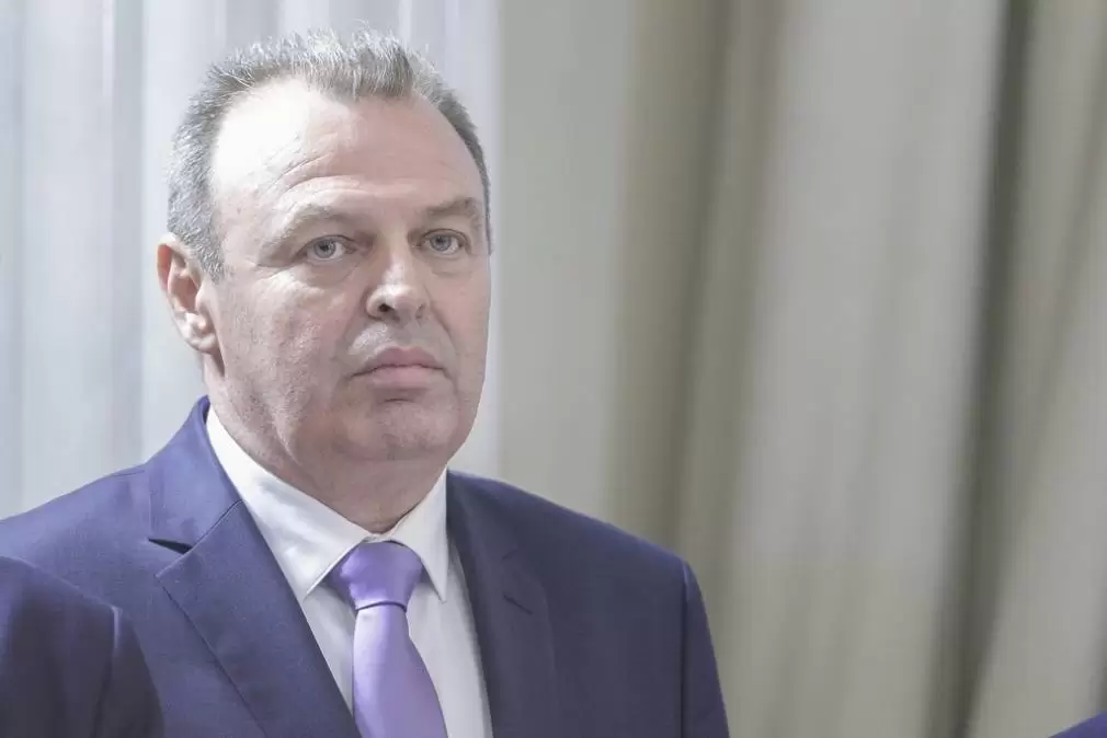 Ministrul Transporturilor, pe făraș?