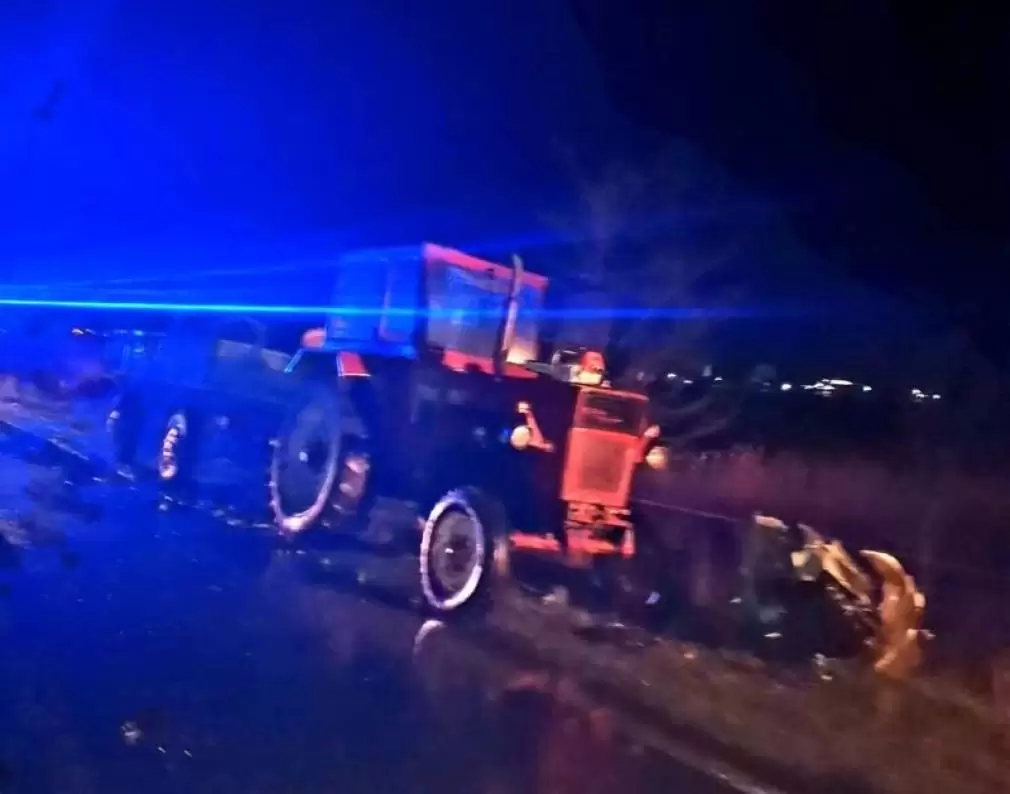 Accident cu un autotren, un tractor și un buldoexcavator