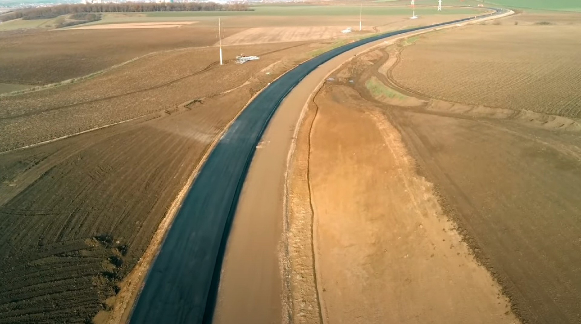 VIDEO. Cum arată bucata de 10 km de autostradă ce se va deschide în 2021