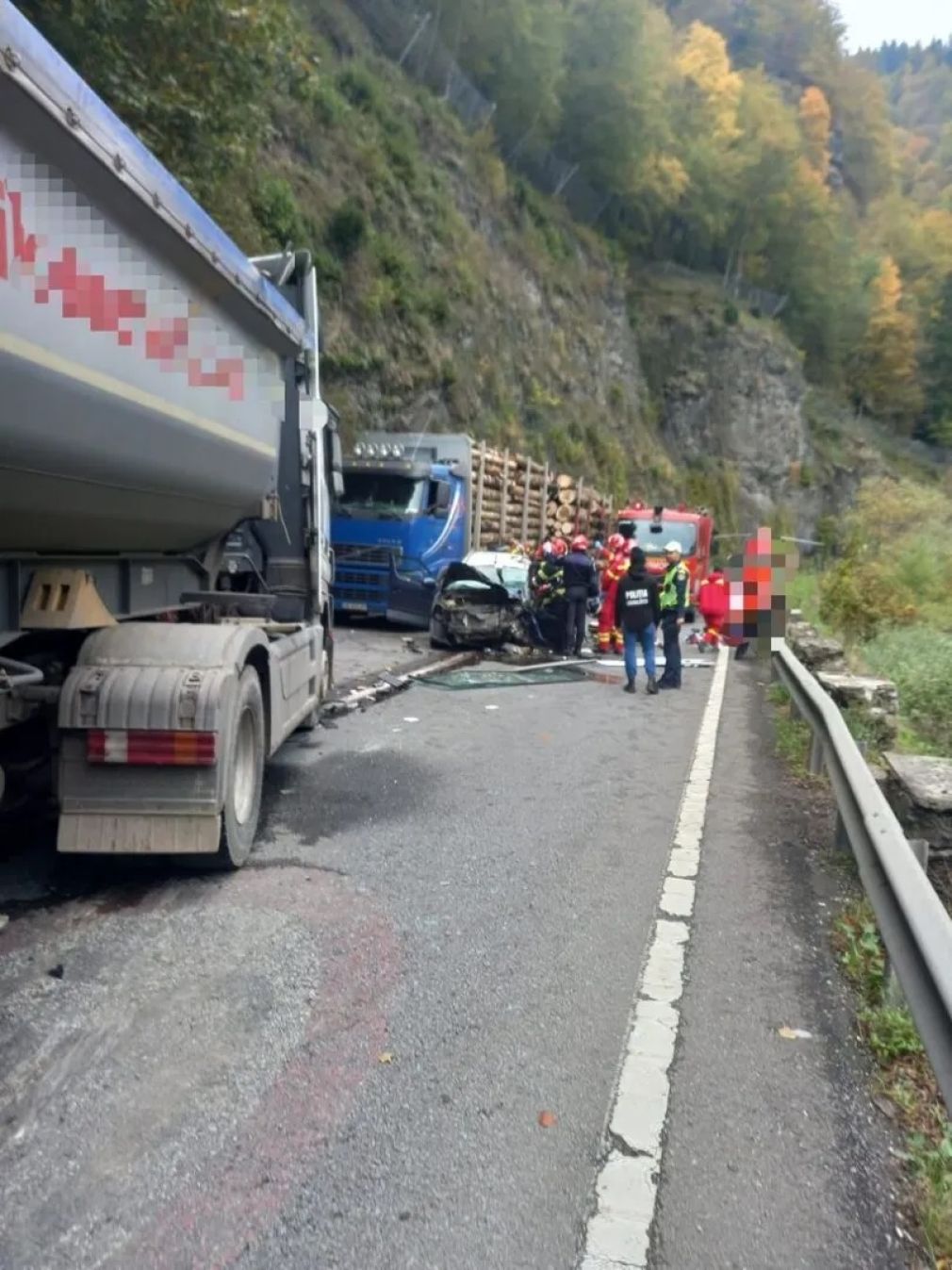 O persoană rănită după un accident cu un camion