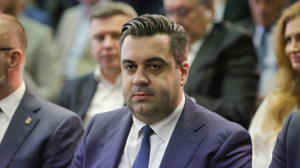 Percheziții DNA la fostul ministru al Transporturilor Răzvan Cuc. Procurorii anchetează o posibilă mită de 1.400.000 de lei