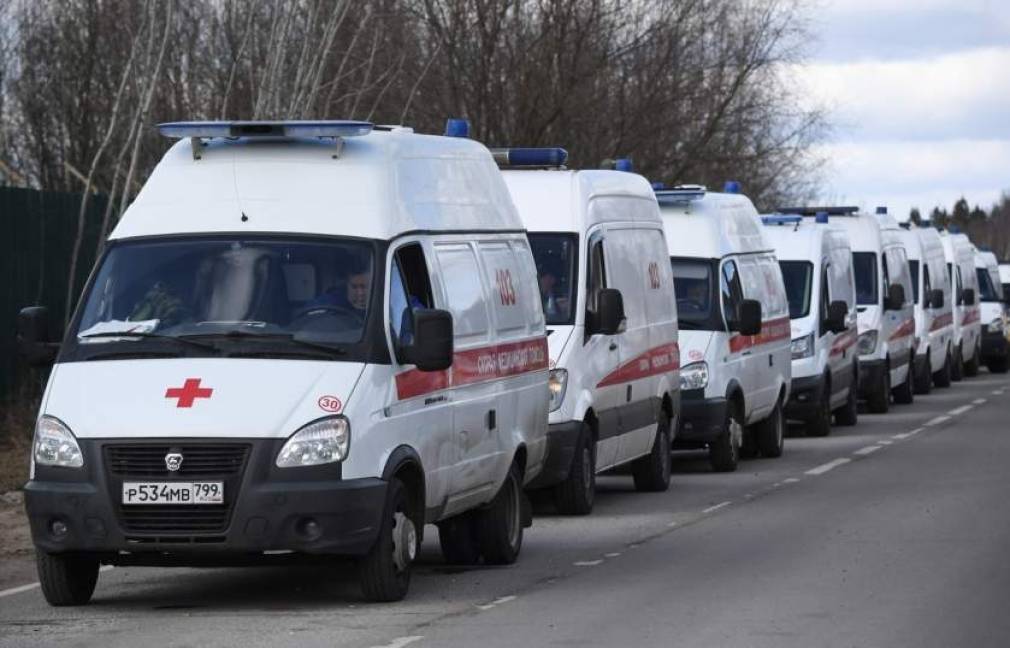 Video: Ambuteiaj cu 45 de ambulanțe la un spital din Moscova