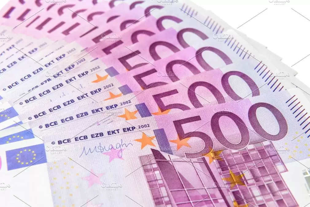 Previziuni. Euro la 4,8 lei, inflația - 4%