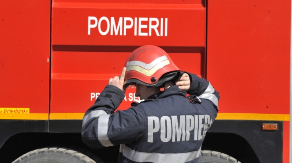 Un camion a luat foc pe strada Calea lui Traian din Râmnicu Vâlcea