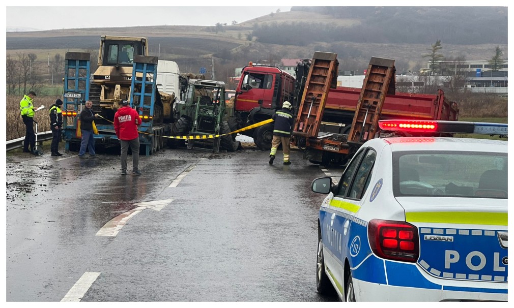 DN13. Accident între un tractor și un camion