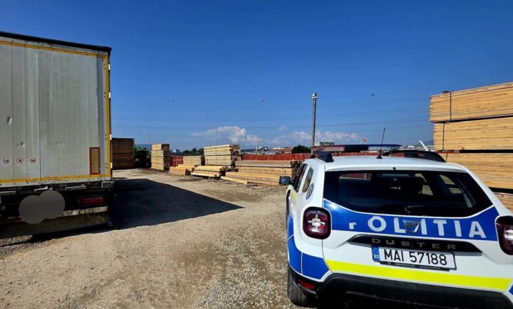 Camion care transporta cherestea fără acte, oprit la Brașov