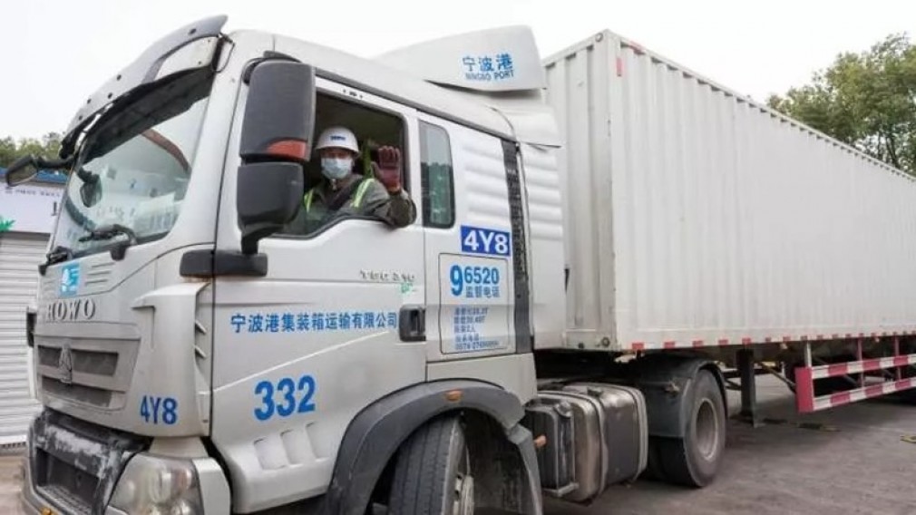 Șoferii de camion, una dintre categoriile cărora li se recomandă să poartă mască în epidemia de coronavirus