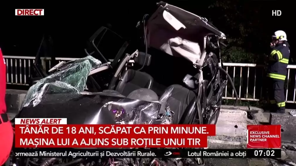 Cum a scăpat ca prin urechile acului un tânăr care a lovit un camion?
