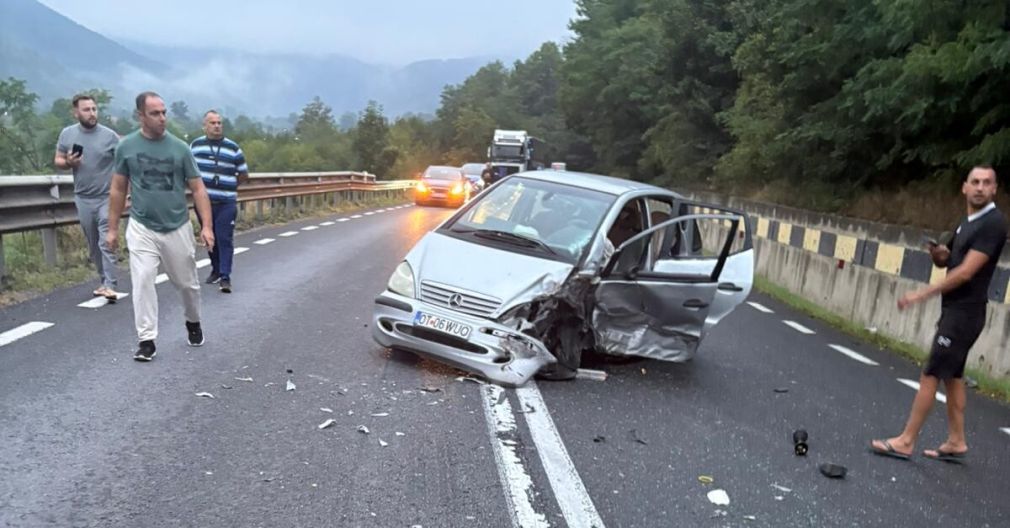 Coliziune între un camion și un autoturism. Anunț de la poliție