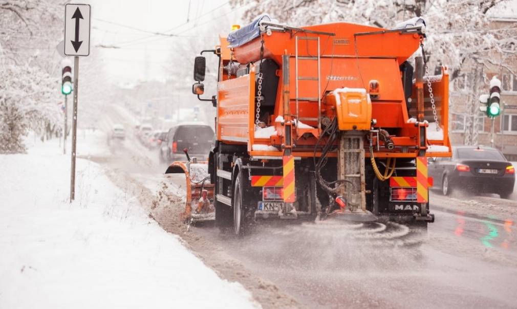 VIDEO. CNAIR a intervenit cu utilaje pentru îndepărtarea zăpezii