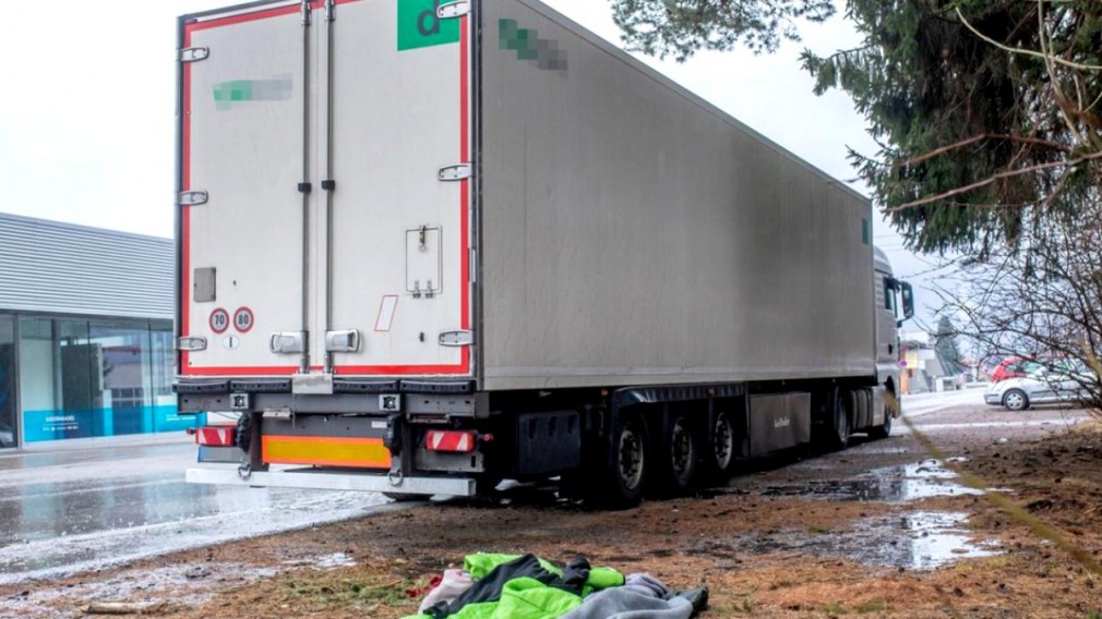 Franța. Șase afgani înghețați, găsiți în camionul condus de doi români