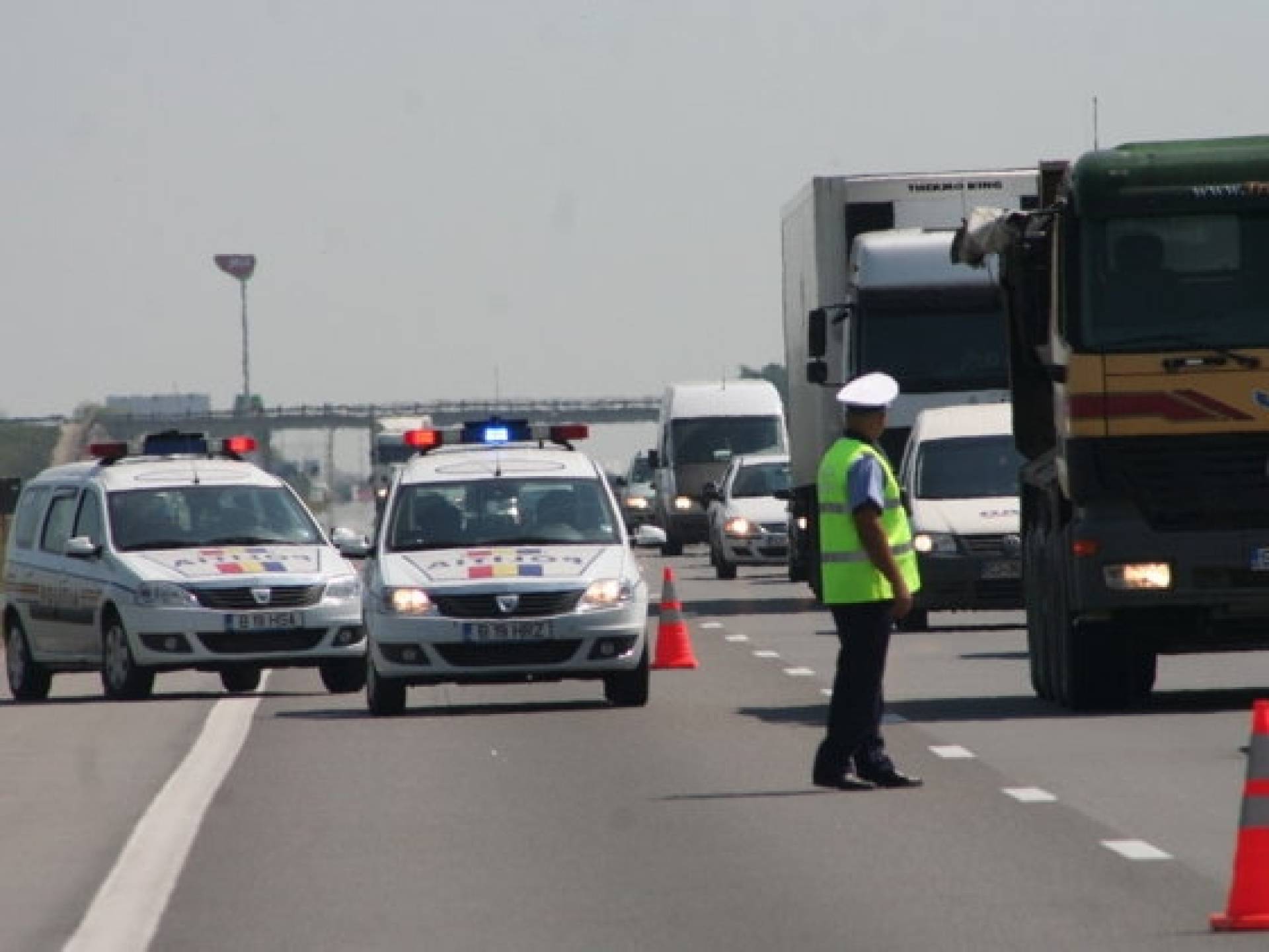 Un microbuz cu 25 de pasageri la bord a intrat în coliziune cu o cisternă