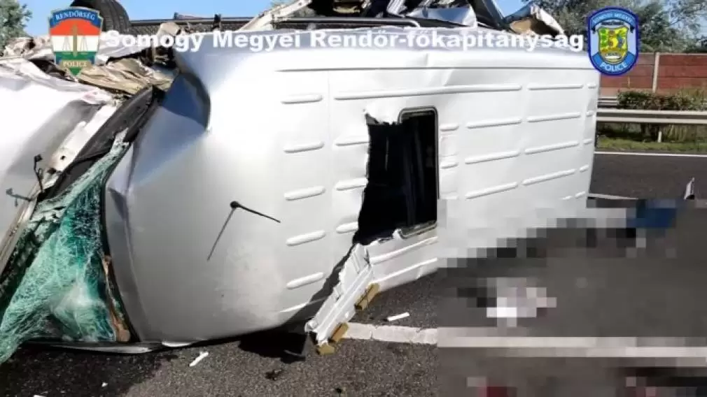 O româncă a murit şi alţi opt au ajuns la spital după un accident de microbuz în Ungaria