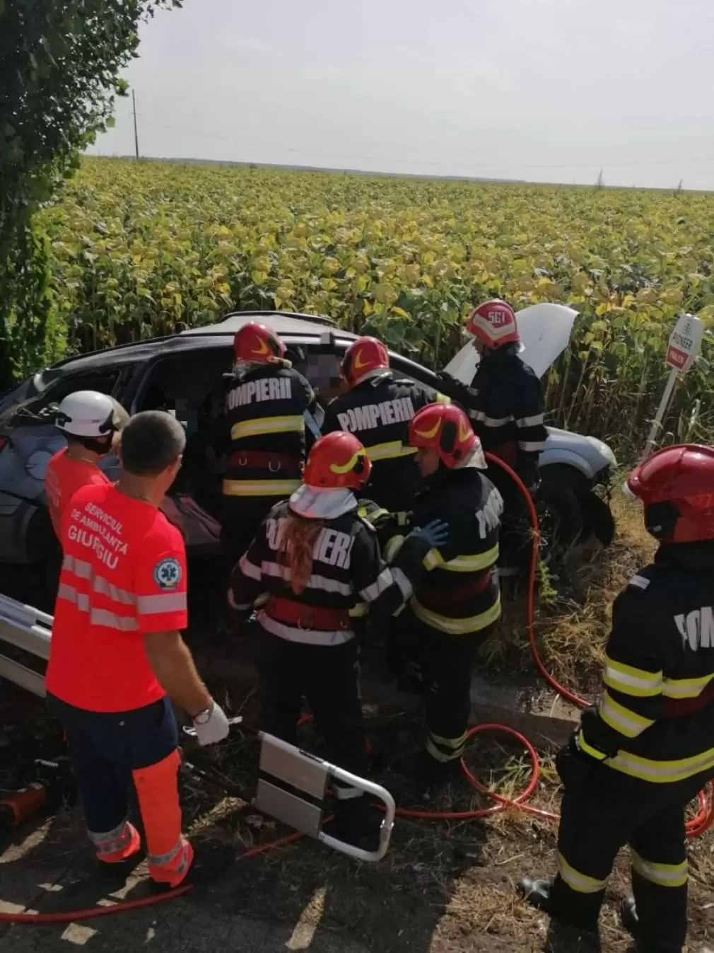 Minoră, încarcerată după ciocnirea unei mașini cu un camion