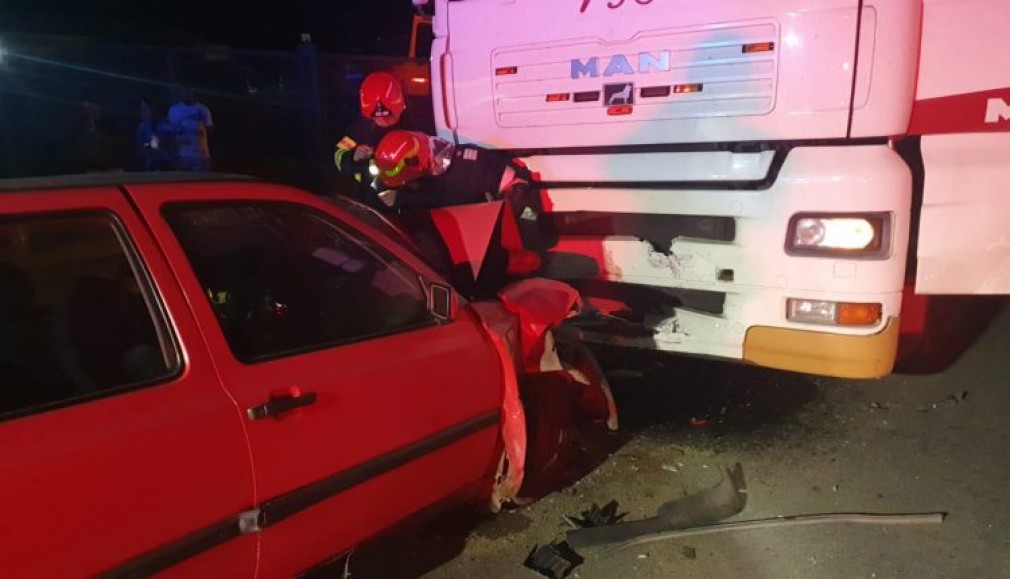 Șofer resuscitat după un accident de camion