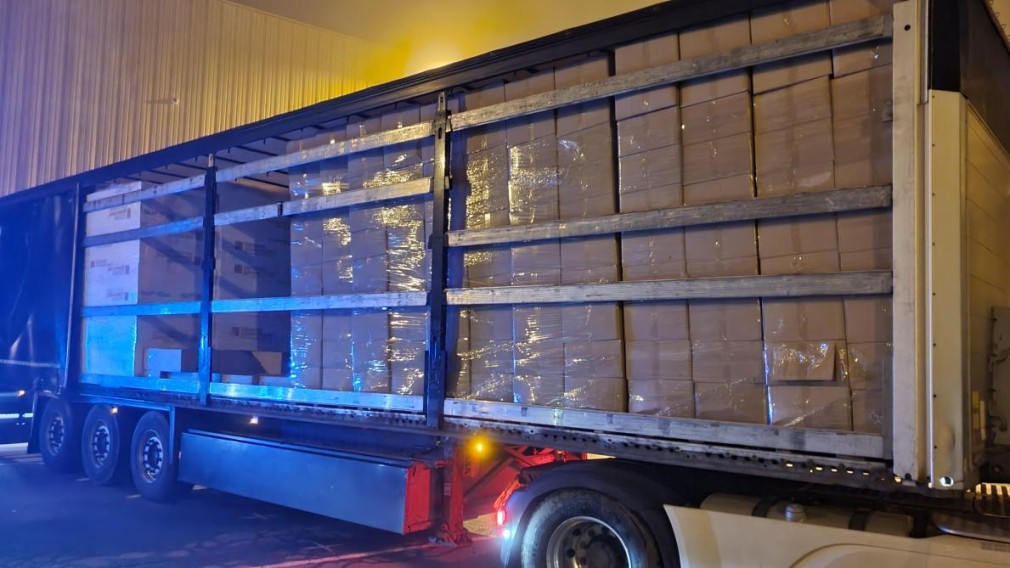 Franța. Cinci tone de țigări de contrabandă într-un camion înmatriculat în România