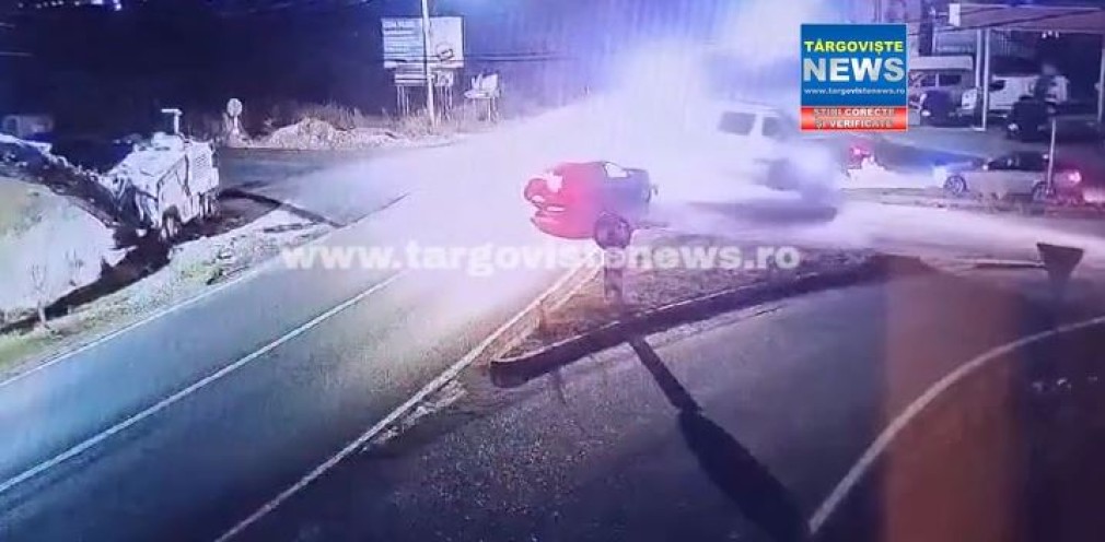 VIDEO. Tîrgoviște. Un şofer a fost rănit după ce un microbuz de marfă nu i-a acordat prioritate