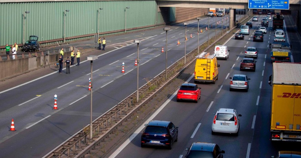VIDEO. Două camioane de peste 40 de tone se șicanează în trafic în Germania