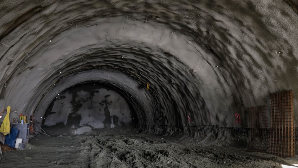 VIDEO Se dinamitează un tunel pe Autostrada Sibiu - Pitești