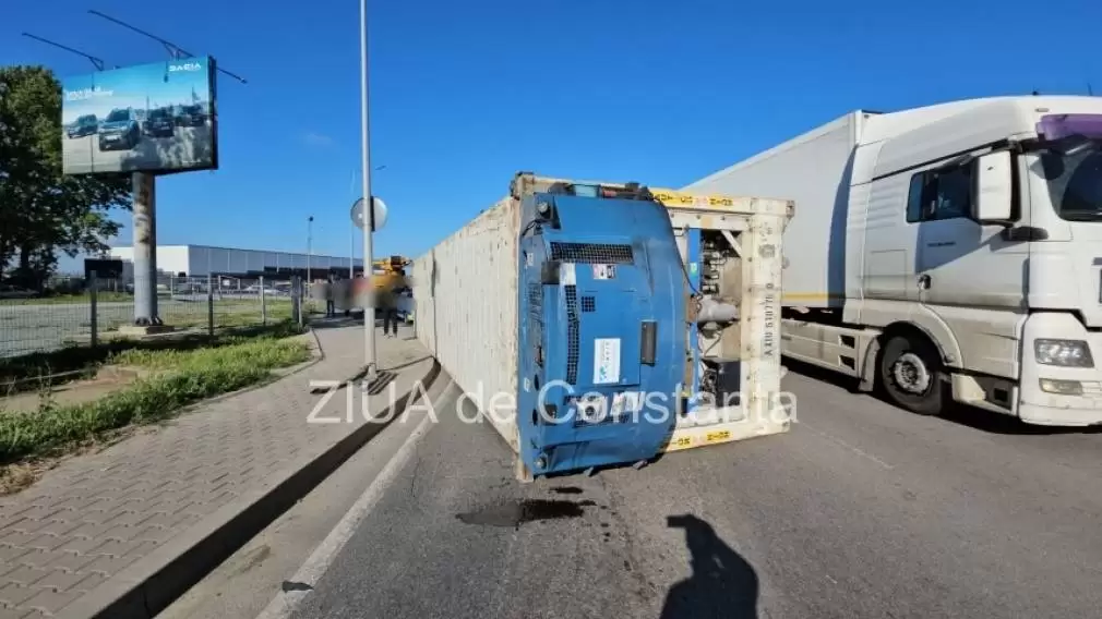Un camion a rămas fără container. Unde s-a întâmplat?