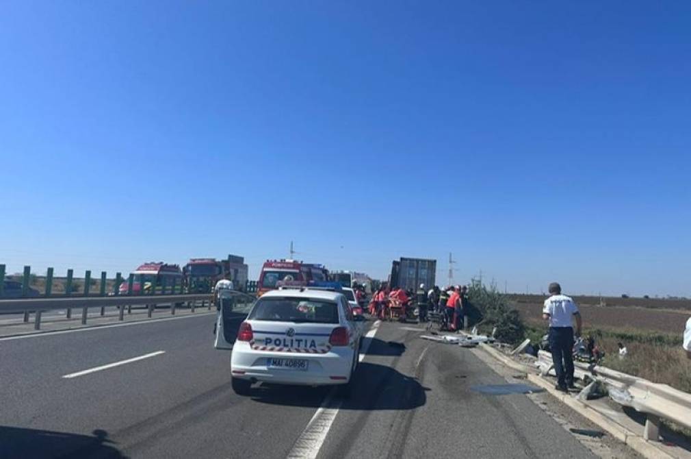 Accident pe Autostrada A4 cu 12 victime. O persoană a murit. SMURD-ul trimite elicopterul