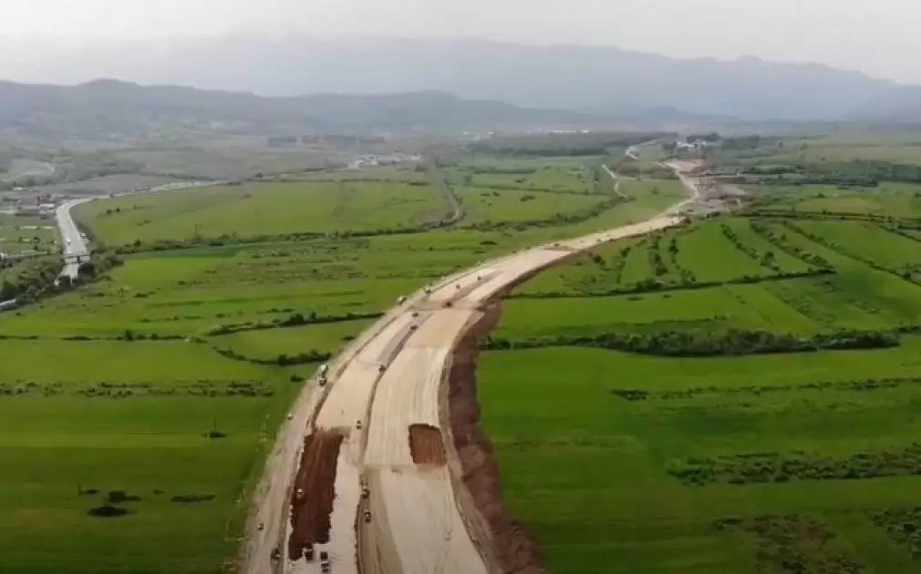 Se stă la rând pentru Autostrada Sibiu - Pitești