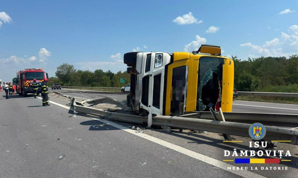 Camion răsturnat pe Autostrada București - Pitești