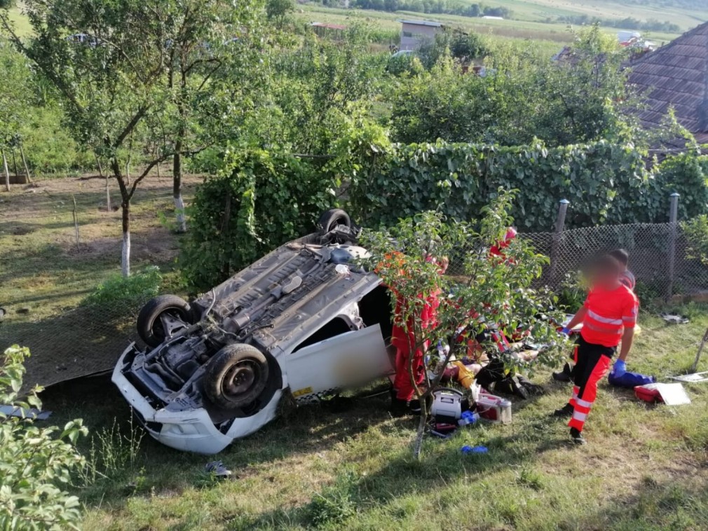 Două autoturisme și un camion s-au ciocnit: Un mort