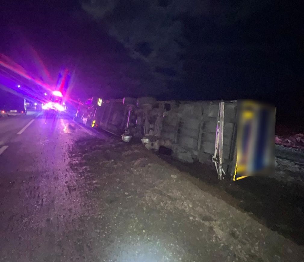 Cluj. Un camion s-a răsturnat pe DN1 E60