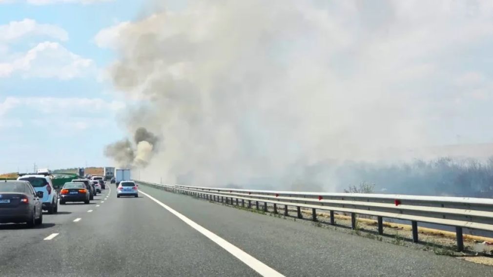 Un camion a luat foc pe Autostrada Soarelui. Circulația, grav afectată