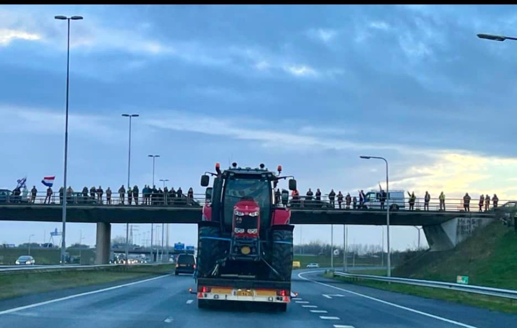 Protestele șoferilor de camion împotriva corona și a prețurilor la motorină se extind în Europa