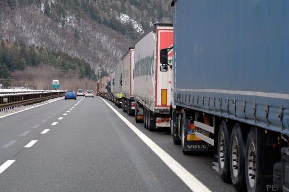 Ce reguli de viteză trebuie să respecte camioanele pe autostrăzi?