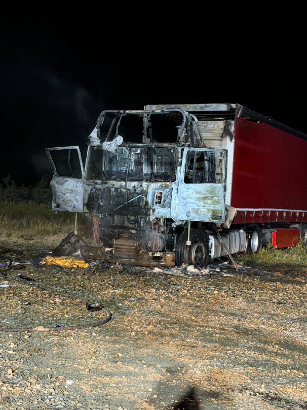 Un camion s-a făcut scrum în Argeș