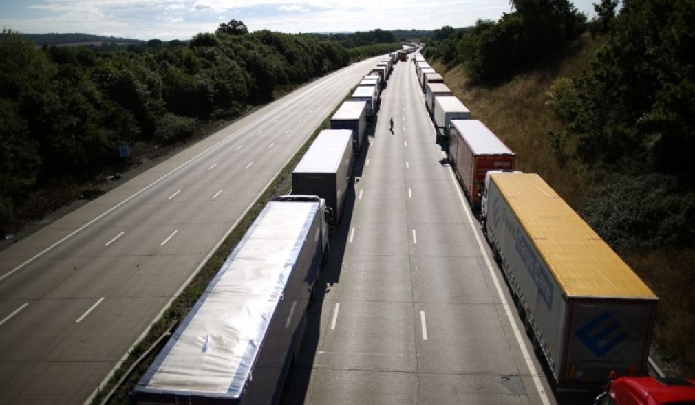 Șoferințe românce de camion, arestate după ce au furat marfa pe care o transportau