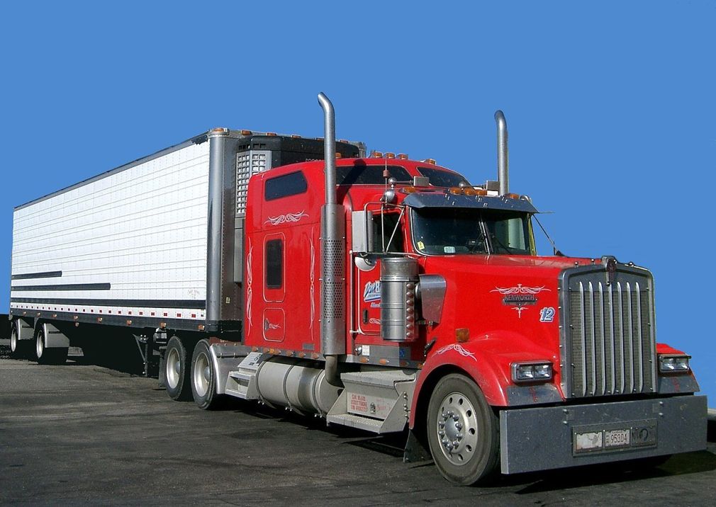 Un camion cu bani s-a răsturnat. Erau proaspăt tipăriți